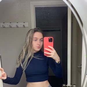 Turtle neck cropped shirt